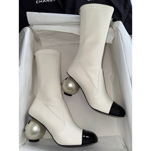 Chanel 25K White Black Pearl Ball Heel CC Logo Stretch Leather Midcalf Boot 39.5 - Picture 4 of 16